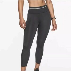 Athleta Sonic Capri leggings Olive Size S